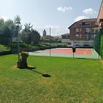 Con Piscina Y Tenis - Palace *